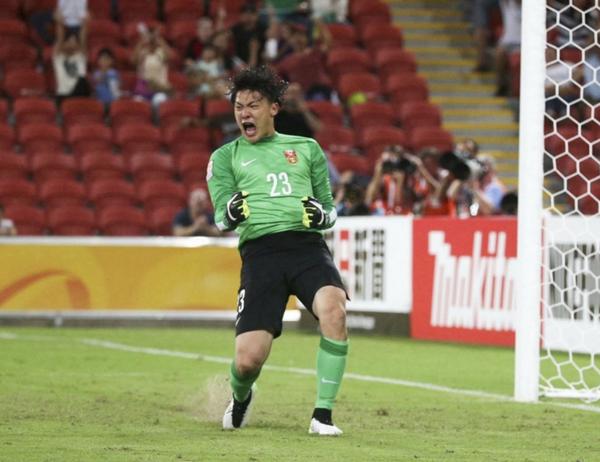  科隆门将超神扑救零封拜仁攻击群  