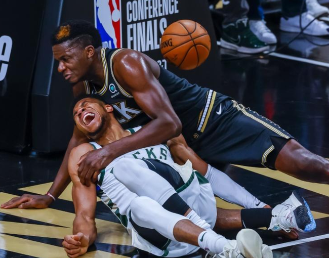  字母哥遭遇左膝轻微扭伤，雄鹿官方宣布缺席两周